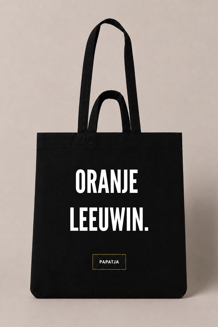 Zwarte PAPATJA katoenen tas met de tekst Oranje Leeuwin, stoer cadeau voor vrouwelijke Oranje supporters en Nederland fans.