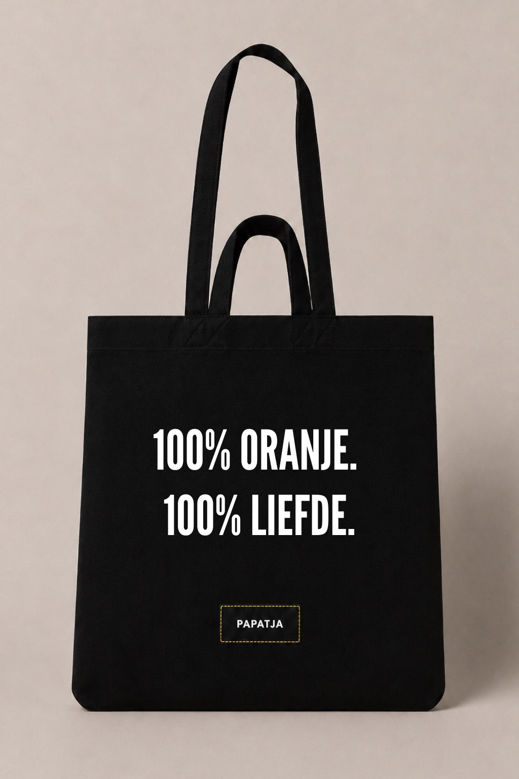 Zwarte PAPATJA katoenen tas met de tekst 100% Oranje. 100% liefde, stijlvol cadeau voor Oranje supporters en voetbal fans.