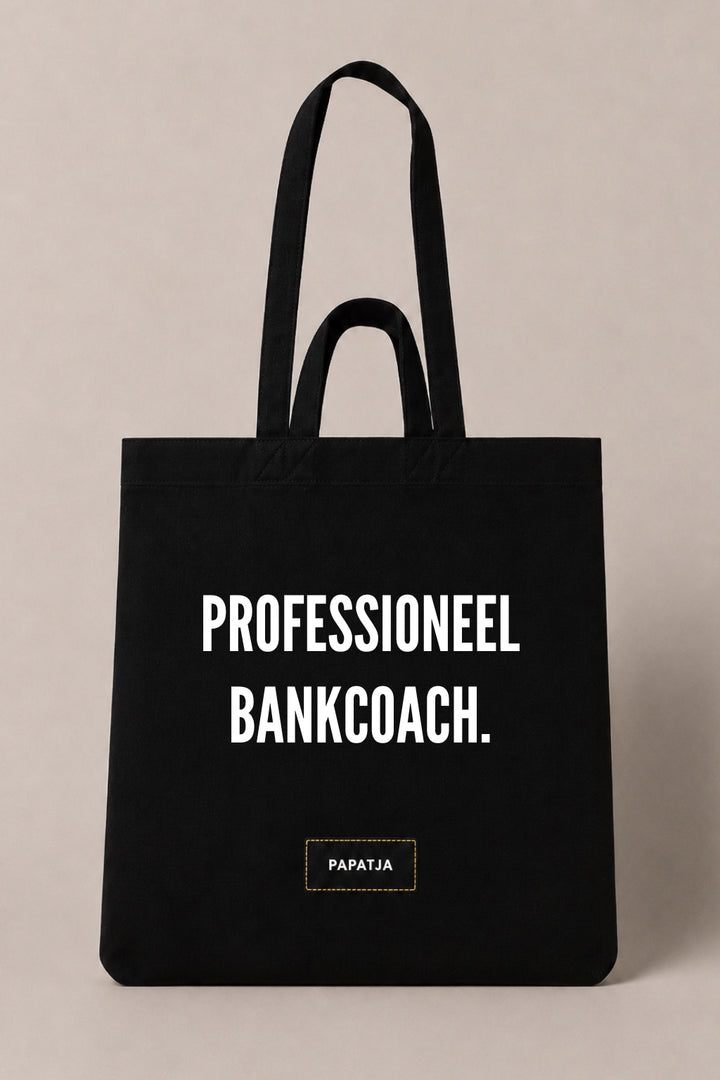 Zwarte katoenen PAPATJA tas met de tekst Professioneel bankcoach voor fanatieke Oranje supporters.