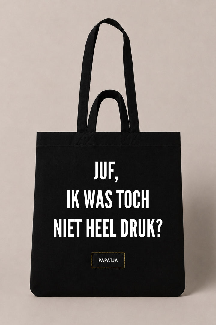 Zwarte katoenen PAPATJA tas met de tekst Juf, ik was toch niet heel druk?