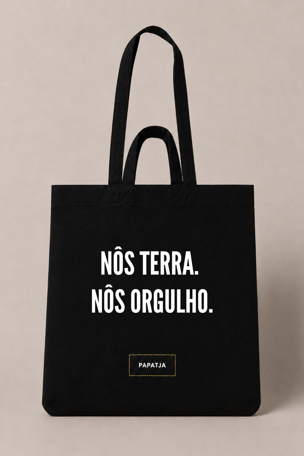 Zwarte katoenen PAPATJA tas met de tekst Nôs Terra. Nôs Orgulho., voor trotse Cabo Verde fans.