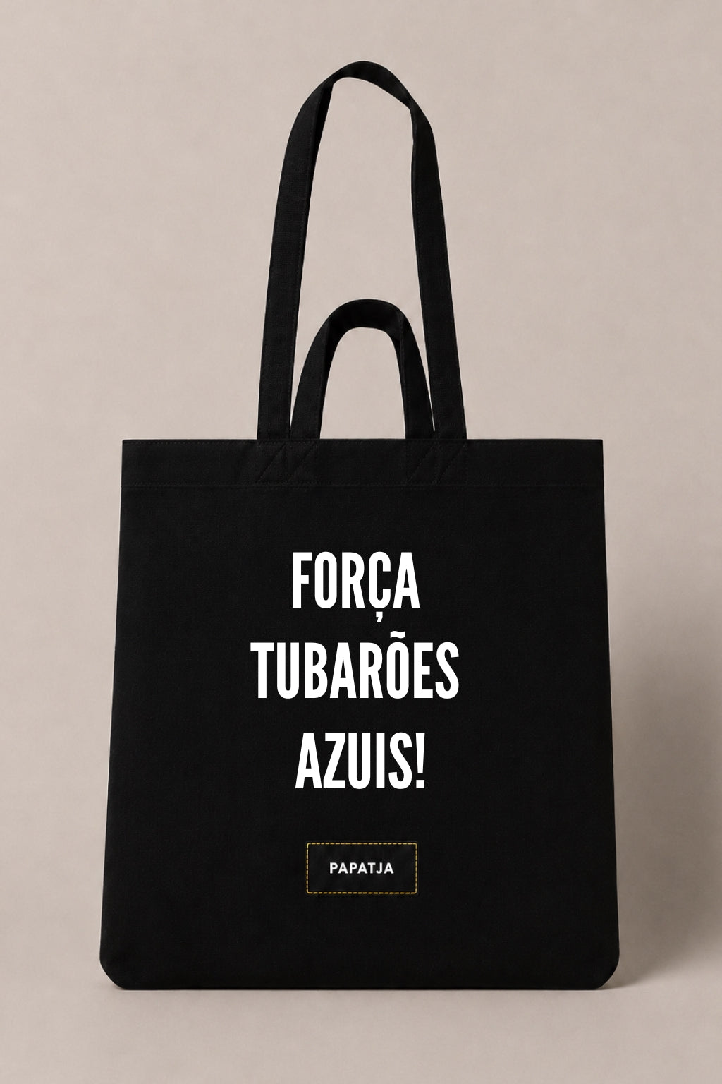 Zwarte katoenen PAPATJA tas met de tekst Força Tubarões Azuis!, voor supporters van Cabo Verde en de Blauwe Haaien.