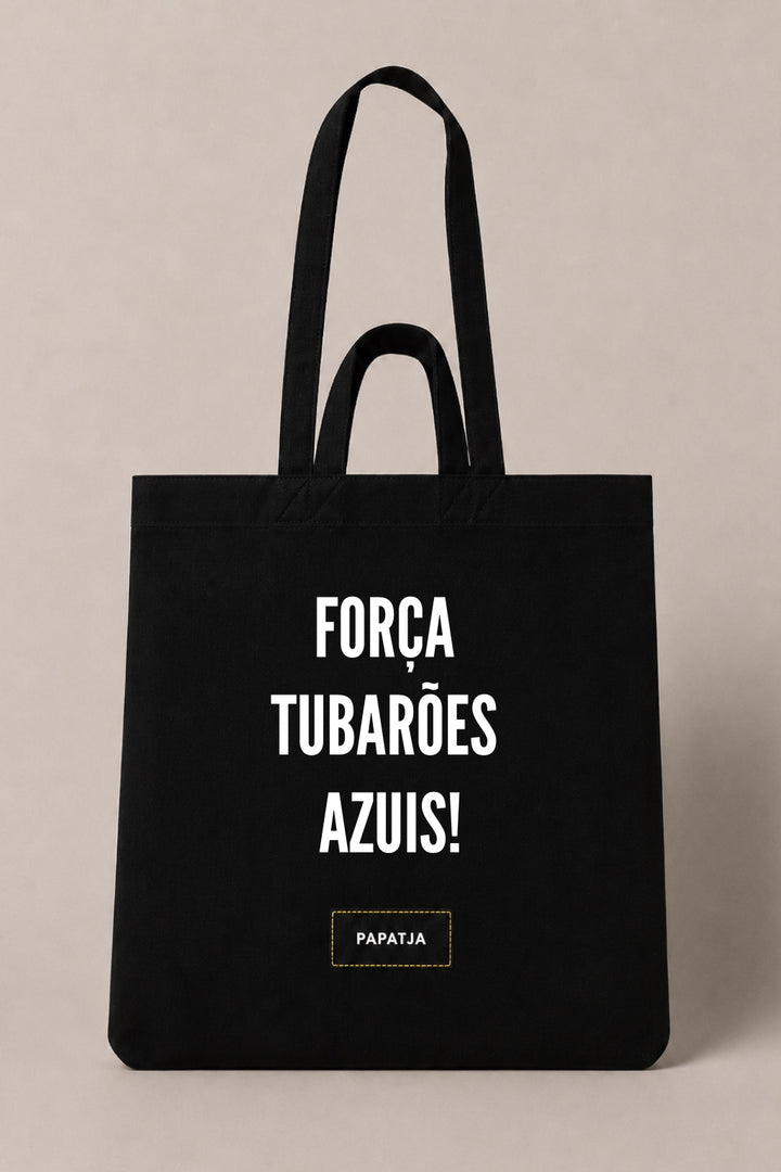 Zwarte katoenen PAPATJA tas met de tekst Força Tubarões Azuis!, voor supporters van Cabo Verde en de Blauwe Haaien.