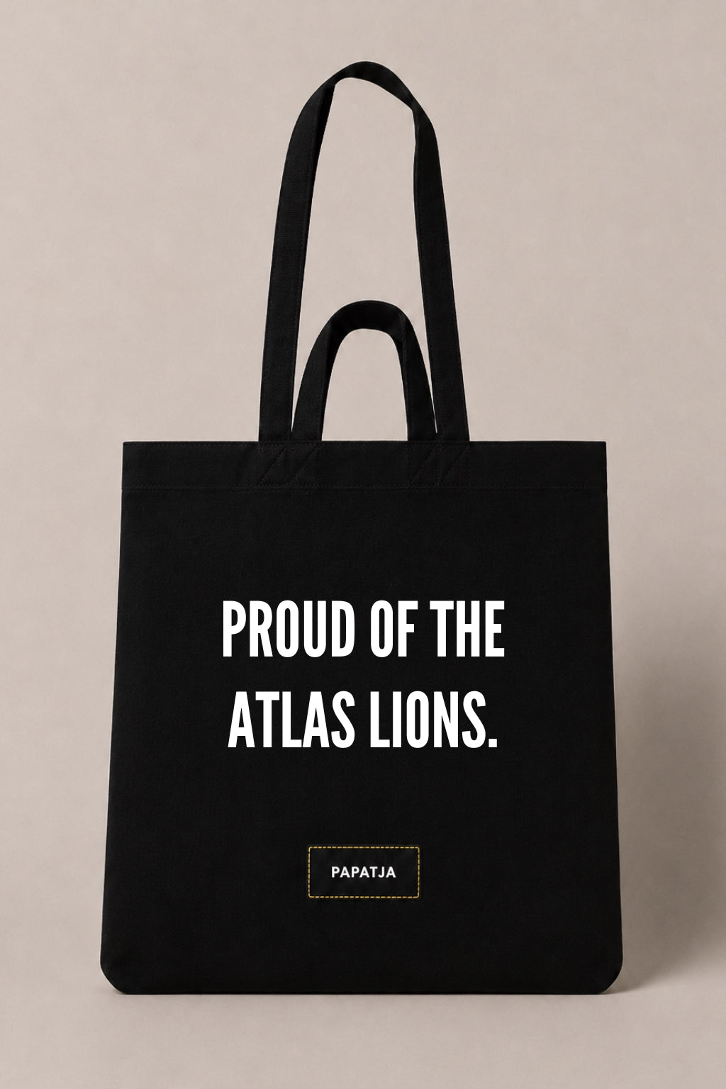 Zwarte katoenen PAPATJA tas met de tekst Proud of the Atlas Lions, voor trotse Marokko fans en supporters van de Atlas Leeuwen.