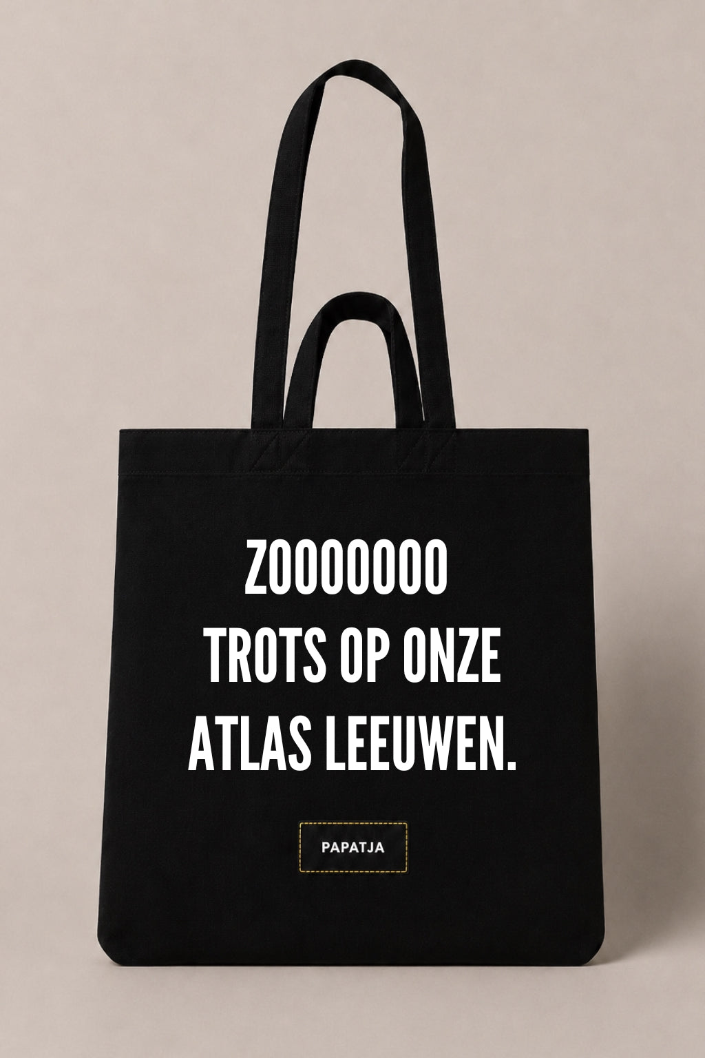 Zwarte katoenen PAPATJA tas met de tekst Zooooooo trots op onze Atlas Leeuwen, voor Marokko fans en supporters van de Atlas Leeuwen.