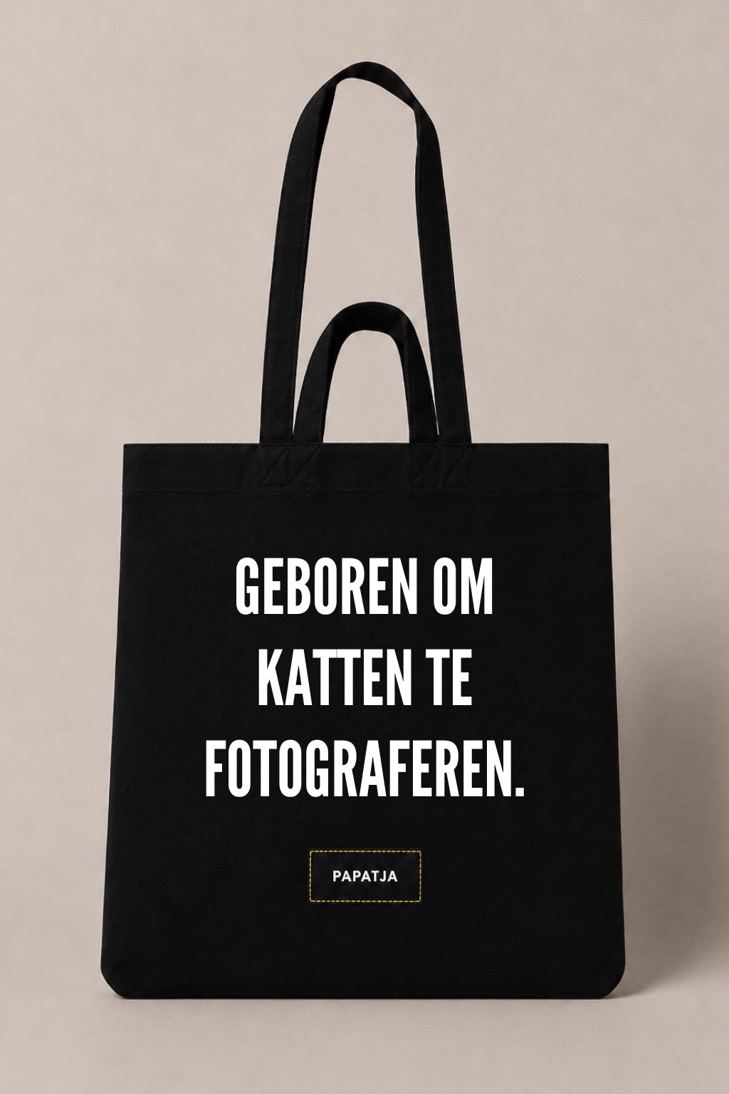 Zwarte katoenen PAPATJA tas met de tekst Geboren om katten te fotograferen, leuk cadeau voor kattenliefhebbers die graag foto’s maken van hun kat.