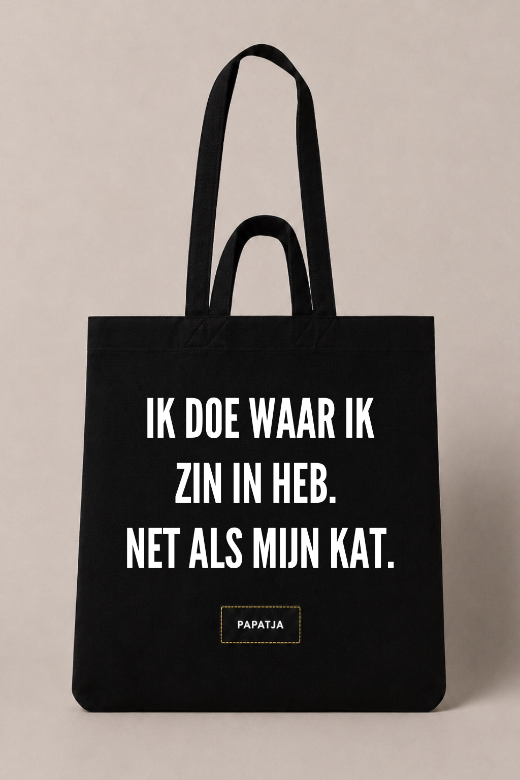 Zwarte katoenen PAPATJA tas met de tekst Ik doe waar ik zin in heb. Net als mijn kat, leuk cadeau voor eigenwijze kattenliefhebbers.