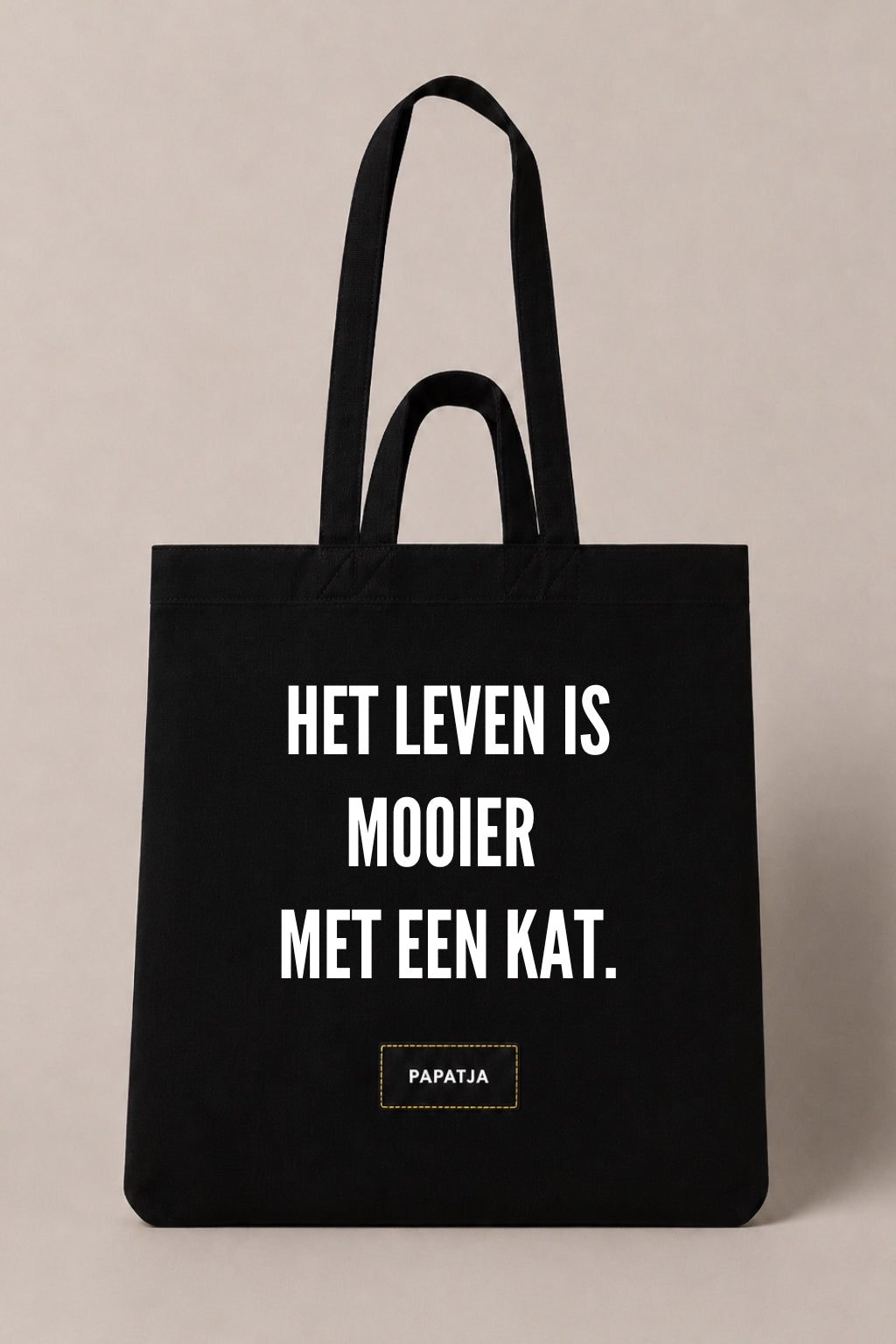Zwarte katoenen PAPATJA tas met de tekst Het leven is mooier met een kat, leuk cadeau voor kattenliefhebbers.