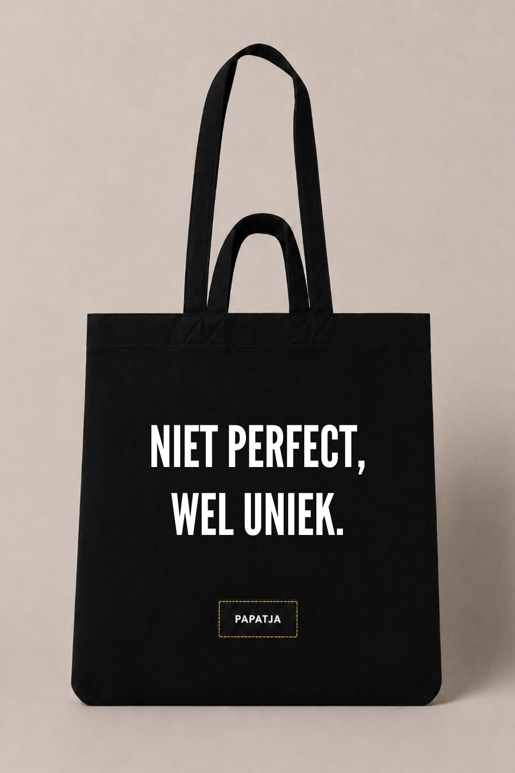 Zwarte katoenen PAPATJA tas met de tekst Niet perfect, wel uniek, een inspirerende tas met tekst en leuk cadeau voor vrouwen.