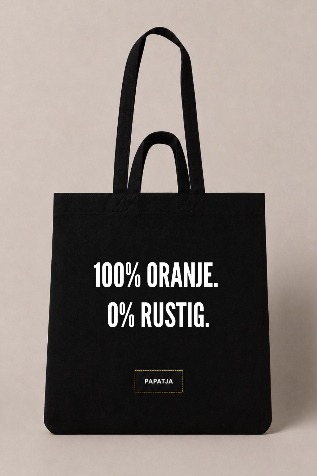 Zwarte PAPATJA katoenen tas met de tekst 100% Oranje. 0% rustig., grappig cadeau voor Oranje supporters en voetbal fans.